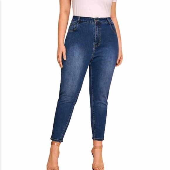 Host pick 1X, 2X skinny crop blue jeans - Picture 2 of 6
